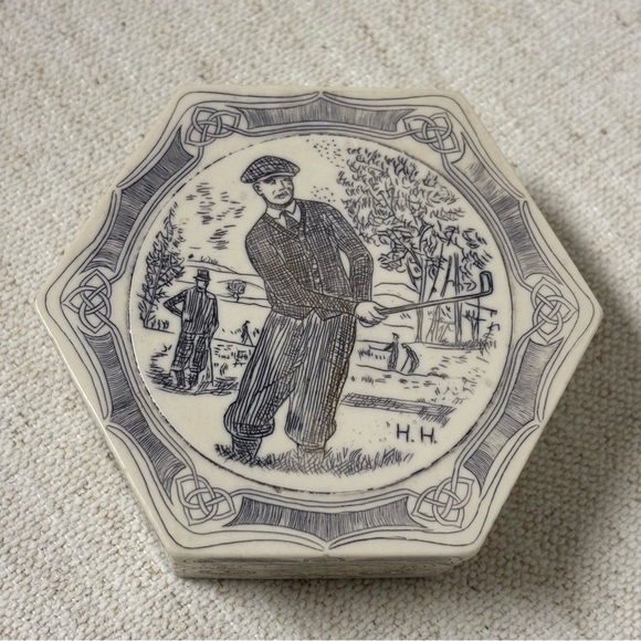 Vintage Comoy's Scrimshaw lidded Hexagon trinket box, Made In Great Britian, - Picture 1 of 6